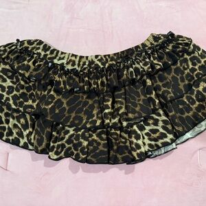 Low rise Leopard print skirt with built in shorts